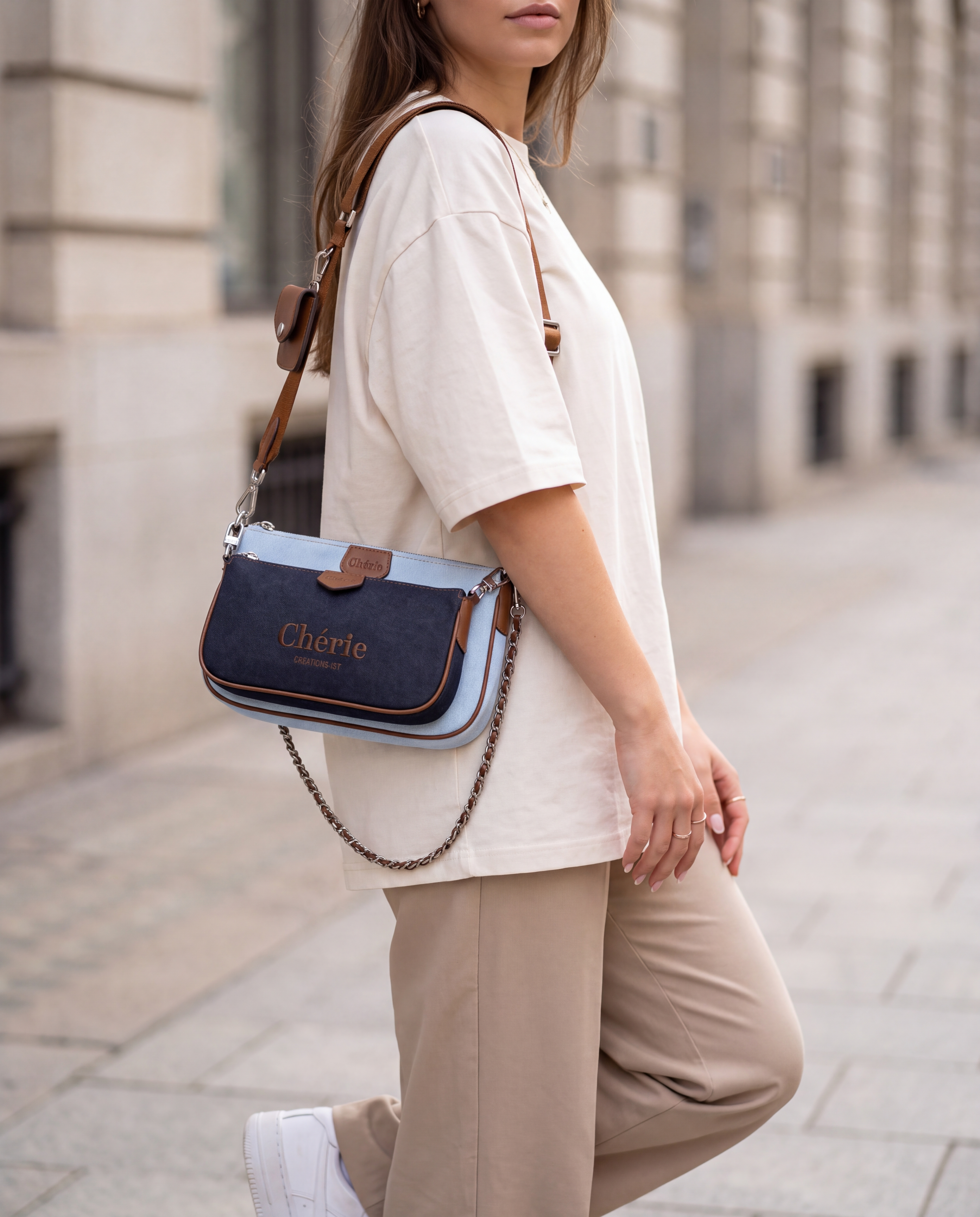 Lovita Canvas Navy Blue - Baby blue çanta modelli kullanım fotoğrafı